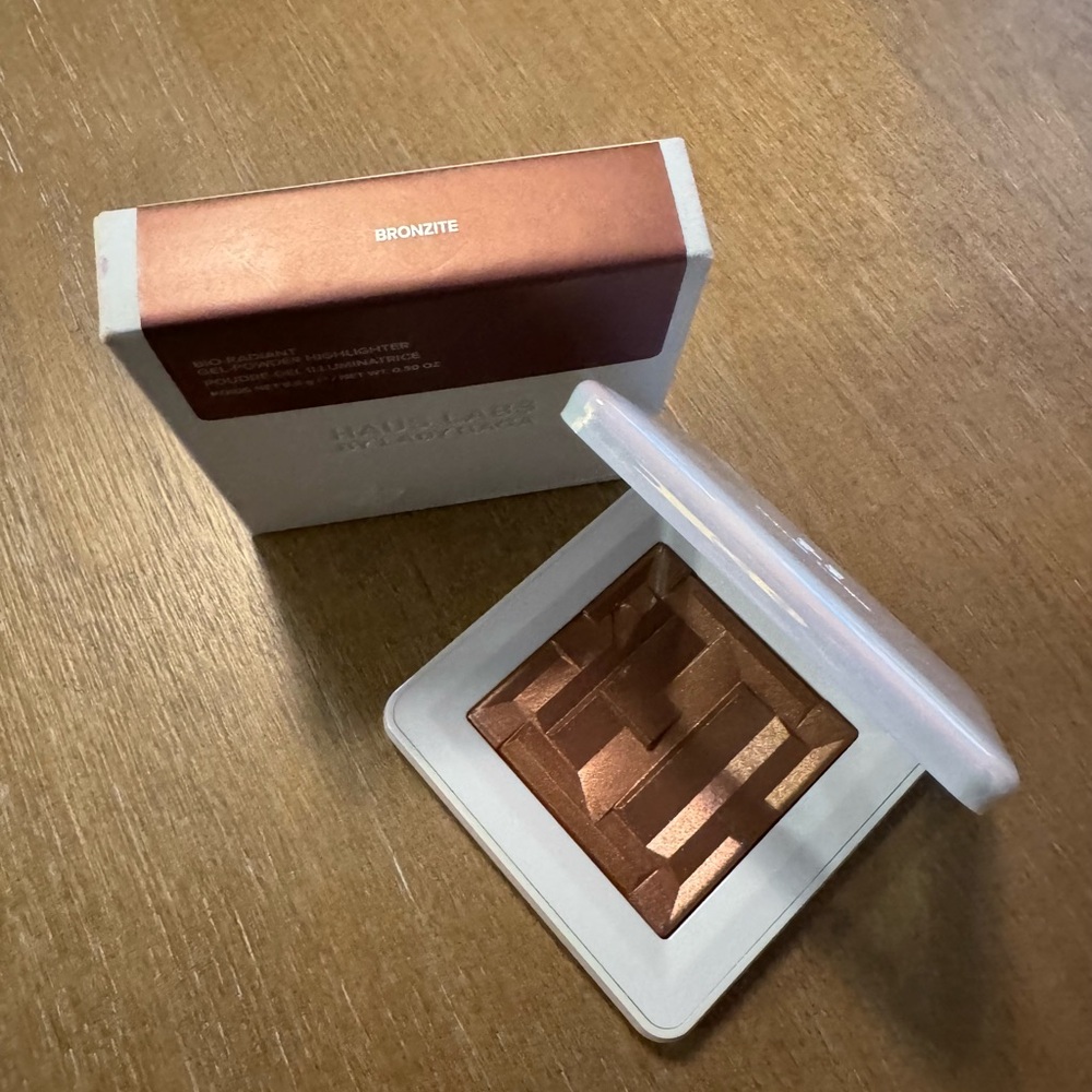 Haus Labs Bio Radiant Gel-Powder Highlighter Bronzite - Picture 3 of 3